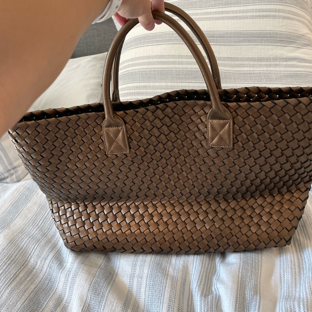 Metallic Woven tote with pouch